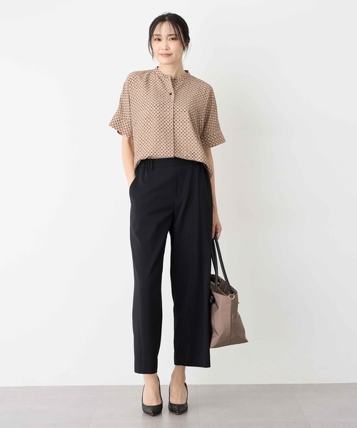 A/C DESIGN BY ALPHA CUBIC（エーシーデザインバイアルファキュービック）の「アルコラージュプリントブラウス（シャツ/ブラウス・レディース・ベージュ/ブラック・9号/11号/13号/15号/17号）」の11枚目の写真