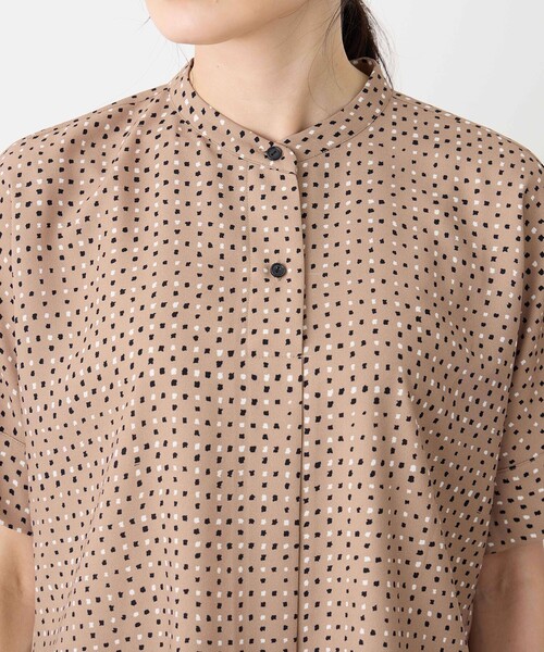 A/C DESIGN BY ALPHA CUBIC（エーシーデザインバイアルファキュービック）の「アルコラージュプリントブラウス（シャツ/ブラウス・レディース・ベージュ/ブラック・9号/11号/13号/15号/17号）」の13枚目の写真