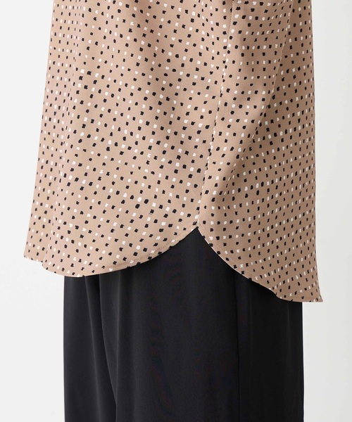 A/C DESIGN BY ALPHA CUBIC（エーシーデザインバイアルファキュービック）の「アルコラージュプリントブラウス（シャツ/ブラウス・レディース・ベージュ/ブラック・9号/11号/13号/15号/17号）」の15枚目の写真