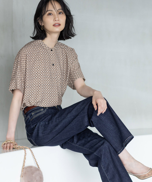 A/C DESIGN BY ALPHA CUBIC（エーシーデザインバイアルファキュービック）の「アルコラージュプリントブラウス（シャツ/ブラウス・レディース・ベージュ/ブラック・9号/11号/13号/15号/17号）」の18枚目の写真