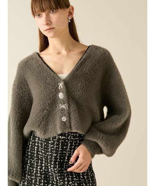 FURFUR(ファーファー)の「マルチビジューボタンフェザーカーディガン(カーディガン/ボレロ・レディース・ピンク/チャコールグレー/オフホワイト・F)」の2枚目の写真