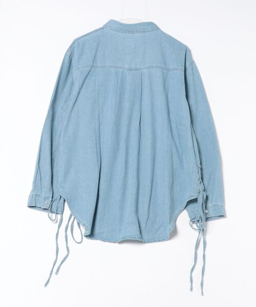 WESTSEA(ウエストシー)の「両サイドレースアップ スリット入り デニムシャツ ルーズサイズ(シャツ/ブラウス・レディース・ライトブルー・L/M)」の7枚目の写真