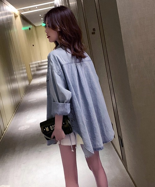 WESTSEA(ウエストシー)の「両サイドレースアップ スリット入り デニムシャツ ルーズサイズ(シャツ/ブラウス・レディース・ライトブルー・L/M)」の3枚目の写真
