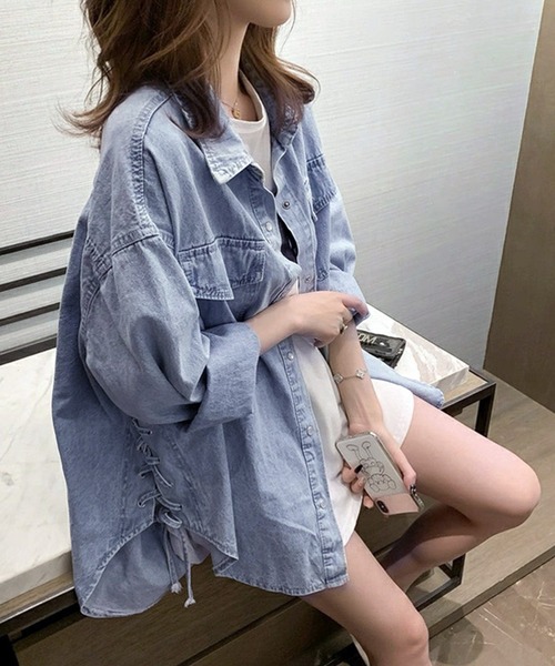 WESTSEA(ウエストシー)の「両サイドレースアップ スリット入り デニムシャツ ルーズサイズ(シャツ/ブラウス・レディース・ライトブルー・L/M)」の5枚目の写真
