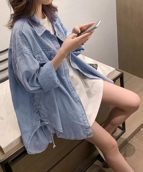 WESTSEA(ウエストシー)の「両サイドレースアップ スリット入り デニムシャツ ルーズサイズ(シャツ/ブラウス・レディース・ライトブルー・L/M)」の6枚目の写真