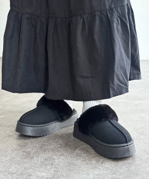 CPCM（シーピーシーエム）の「厚底ムートンシューズ（ブーツ・レディース・キャメル/ブラック/グレー・SMALL/MEDIUM/LARGE）」の2枚目の写真