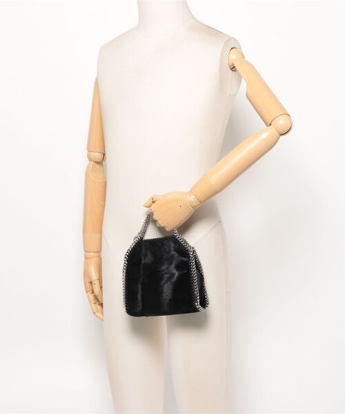 STELLA McCARTNEY（ステラマッカートニー）の「Falabella Tiny Tote Bag / ファラベラ タイニー トートバッグ（ショルダーバッグ・レディース・ブラック・ONE SIZE）」の2枚目の写真