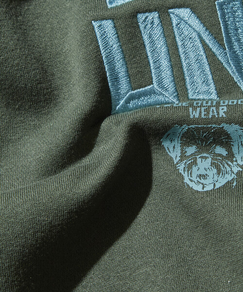 FREAK'S STORE(フリークスストア)の「限定展開 KAVU×FREAK'S STORE/カブ― 別注 バック刺繍デザイン クルーネック スウェット / Klear(スウェット・メンズ・スミクロ/グリーン/グレイッシュベージュ/アッシュグレー・SMALL/MEDIUM/LARGE)」の5枚目の写真