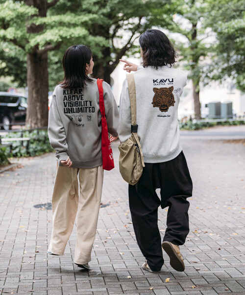 FREAK'S STORE(フリークスストア)の「限定展開 KAVU×FREAK'S STORE/カブ― 別注 バック刺繍デザイン クルーネック スウェット / Klear(スウェット・メンズ・スミクロ/グリーン/グレイッシュベージュ/アッシュグレー・SMALL/MEDIUM/LARGE)」の11枚目の写真