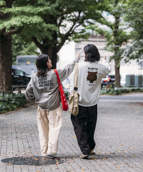 FREAK'S STORE(フリークスストア)の「限定展開 KAVU×FREAK'S STORE/カブ― 別注 バック刺繍デザイン クルーネック スウェット / Klear(スウェット・メンズ・スミクロ/グリーン/グレイッシュベージュ/アッシュグレー・SMALL/MEDIUM/LARGE)」の10枚目の写真