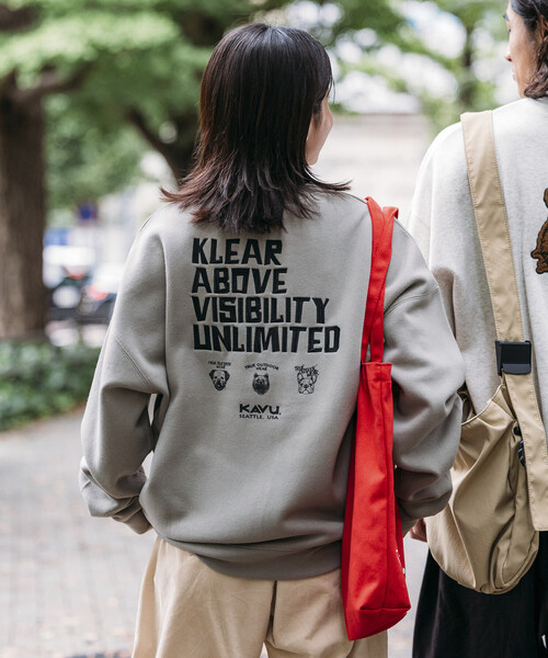 FREAK'S STORE(フリークスストア)の「限定展開 KAVU×FREAK'S STORE/カブ― 別注 バック刺繍デザイン クルーネック スウェット / Klear(スウェット・メンズ・スミクロ/グリーン/グレイッシュベージュ/アッシュグレー・SMALL/MEDIUM/LARGE)」の12枚目の写真