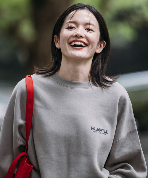 FREAK'S STORE(フリークスストア)の「限定展開 KAVU×FREAK'S STORE/カブ― 別注 バック刺繍デザイン クルーネック スウェット / Klear(スウェット・メンズ・スミクロ/グリーン/グレイッシュベージュ/アッシュグレー・SMALL/MEDIUM/LARGE)」の16枚目の写真