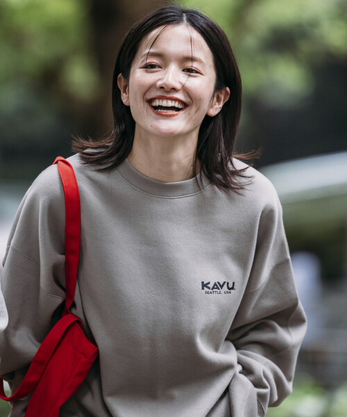 FREAK'S STORE(フリークスストア)の「限定展開 KAVU×FREAK'S STORE/カブ― 別注 バック刺繍デザイン クルーネック スウェット / Klear(スウェット・メンズ・スミクロ/グリーン/グレイッシュベージュ/アッシュグレー・SMALL/MEDIUM/LARGE)」の15枚目の写真