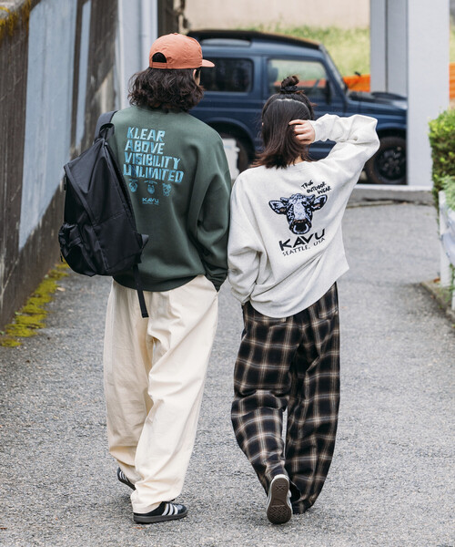 FREAK'S STORE(フリークスストア)の「限定展開 KAVU×FREAK'S STORE/カブ― 別注 バック刺繍デザイン クルーネック スウェット / Klear(スウェット・メンズ・スミクロ/グリーン/グレイッシュベージュ/アッシュグレー・SMALL/MEDIUM/LARGE)」の17枚目の写真
