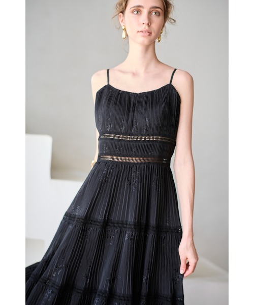 Estella.K(エステラケー)の「Dolce Vita Pleated Dress エンブロイダリープリーツドレス(ワンピース・レディース・ブラック/ラベンダー/ホワイト・FREE)」の9枚目の写真