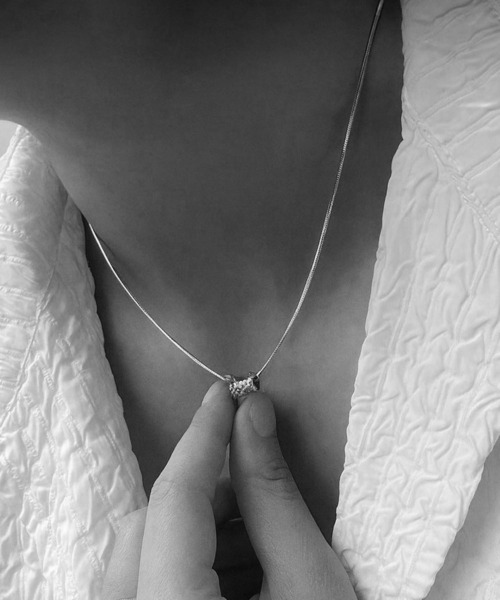 VIBGYOR（ヴィブジョー）の「【IZU】 シルバーミニマルネックレス（ネックレス・メンズ・シルバー・FREE）」の3枚目の写真