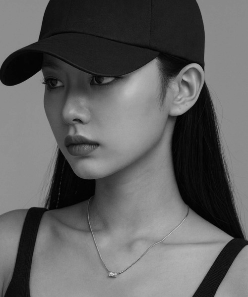 VIBGYOR（ヴィブジョー）の「【IZU】 シルバーミニマルネックレス（ネックレス・メンズ・シルバー・FREE）」の4枚目の写真