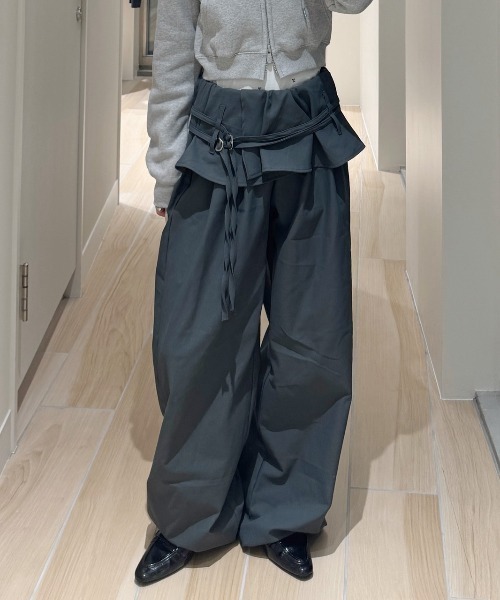nemne store(ネンネストア)の「ウェストフリルスラックス(スラックス・レディース・ブラック/グレー・SMALL/MEDIUM)」の1枚目の写真