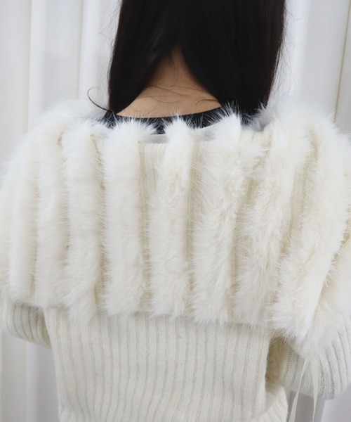CECIL McBEE(セシルマクビー)の「ファー付きニットカーディガン(ニット/セーター・レディース・アイボリー/グレー/ベージュ・FREE)」の4枚目の写真