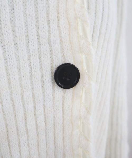 CECIL McBEE(セシルマクビー)の「ファー付きニットカーディガン(ニット/セーター・レディース・アイボリー/グレー/ベージュ・FREE)」の5枚目の写真