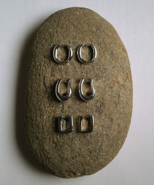 LAH（エルエーエイチ）の「フープピアス（ピアス（両耳用）・レディース・シルバー・ONE SIZE）」の5枚目の写真