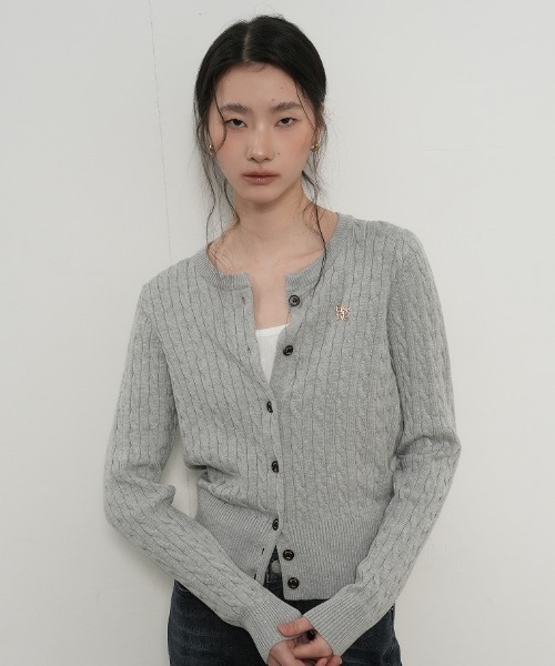GENERAL IDEA（ジェネラルアイデア）の「【GENERAL IDEA】ウールブレンドケーブル編みカーディガン / WOMAN SIGNATURE SUPER FINE WOOL CABLE CARDIGAN（カーディガン/ボレロ・レディース・チャコール/カーキ/ネイビー/イエロー/ホワイト/ライトグレー/レッド/スカイブルー・L/M/S/XS）」の3枚目の写真
