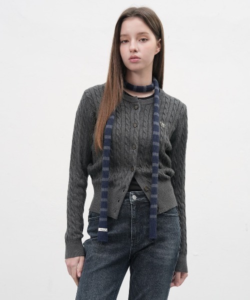 GENERAL IDEA（ジェネラルアイデア）の「woman signature super fine wool cable cardigan ウールブレンドケーブル編みカーディガン（カーディガン/ボレロ・レディース・チャコール/カーキ・L/M/S/XS）」の5枚目の写真