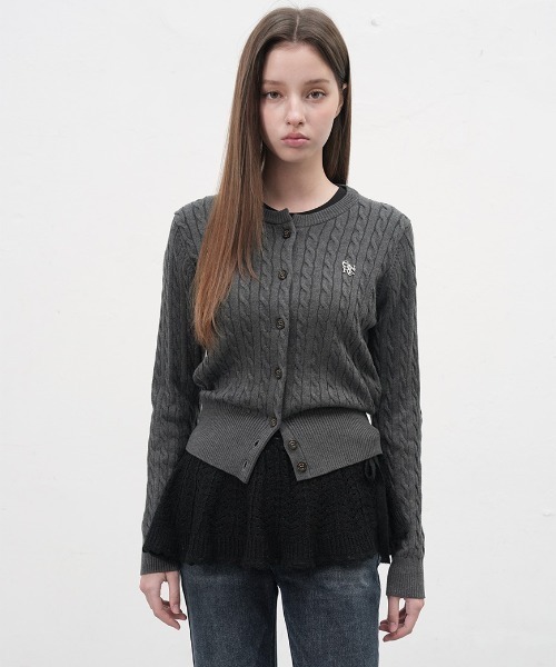 GENERAL IDEA（ジェネラルアイデア）の「woman signature super fine wool cable cardigan ウールブレンドケーブル編みカーディガン（カーディガン/ボレロ・レディース・チャコール/カーキ・L/M/S/XS）」の4枚目の写真