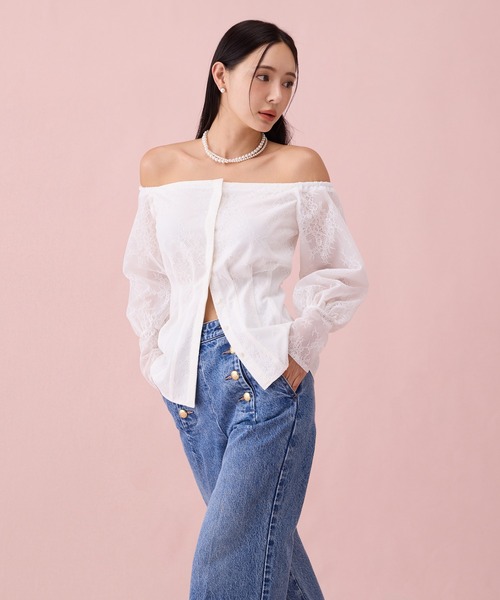 EIMY ISTOIRE(エイミーイストワール)の「レースオフショルトップス(シャツ/ブラウス・レディース・ブラック/ホワイト・F)」の2枚目の写真