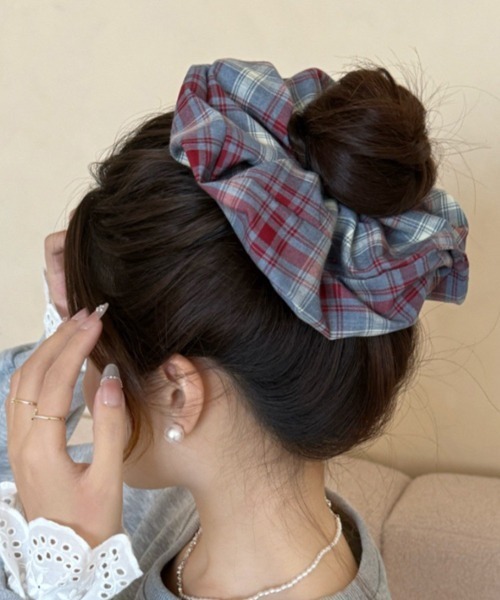 TONE SELECT GOODS（トーンセレクトグッズ）の「【urge select】チェック柄 くすみカラー ボリューム シュシュ（シュシュ・レディース・その他2/その他3・FREE）」の2枚目の写真