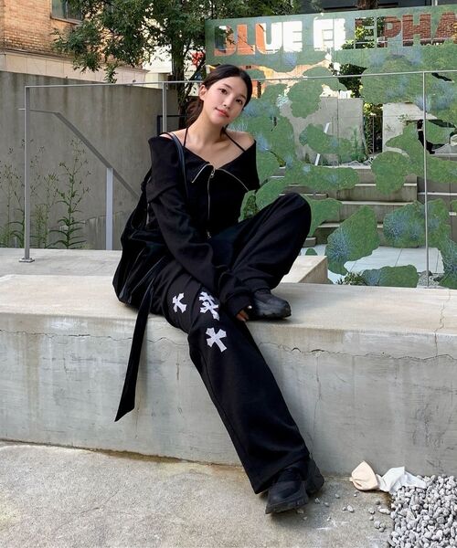 RENSE(レンセ)の「Open Halter Hoodie Zip-Up Black(パーカー・レディース・その他・FREE)」の6枚目の写真