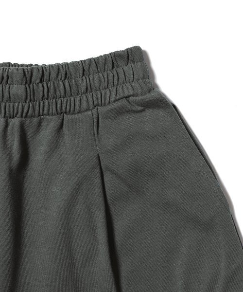 GAKKAI UNIONS(ガッカイユニオンズ)の「ワンタックスウェットバミューダカーゴパンツチャコール(その他パンツ・レディース・その他・MEDIUM/LARGE/SMALL)」の4枚目の写真