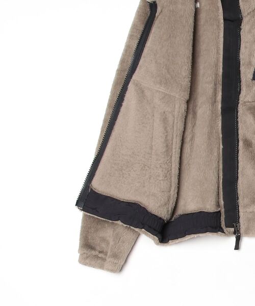 THE NORTH FACE（ザノースフェイス）の「ザ ノース フェイス THE NORTH FACE Short Versa Loft Jacket ショートバーサロフトジャケット（ブルゾン・レディース・ブラック/ブラウン・S/M/L/XL）」の3枚目の写真