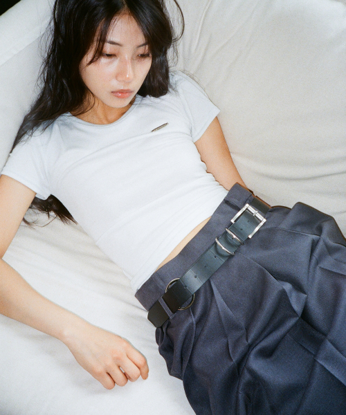 IUGAMAKARAS(イウガマカラス)の「Side Button Fitted Half Top (Sky Blue)(Tシャツ/カットソー・レディース・その他・FREE)」の2枚目の写真