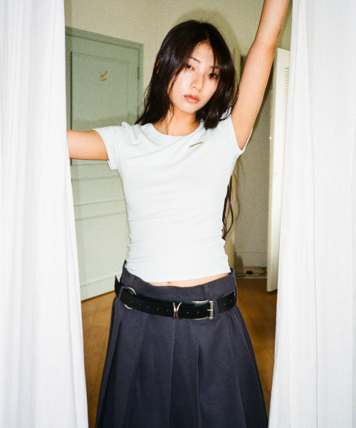 IUGAMAKARAS(イウガマカラス)の「Side Button Fitted Half Top (Sky Blue)(Tシャツ/カットソー・レディース・その他・FREE)」の3枚目の写真
