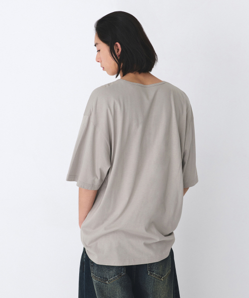 MUSINSA STANDARD（ムシンサスタンダード）の「リラックスドCRスcoopネックTシャツ[ライトウォームグレー]（Tシャツ/カットソー・メンズ・その他・SMALL/MEDIUM/LARGE/X-LARGE/XX-LARGE）」の3枚目の写真