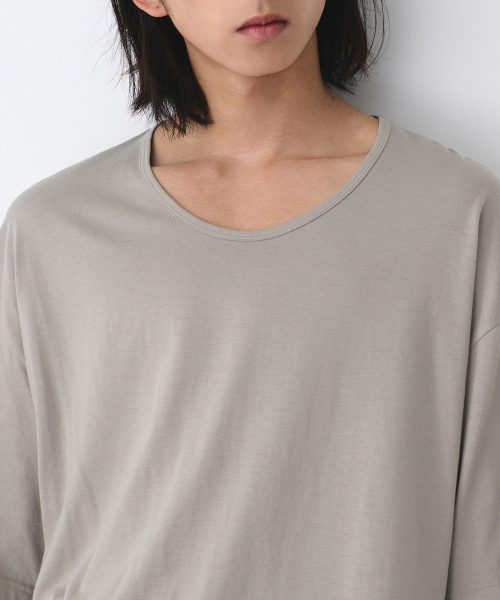 MUSINSA STANDARD（ムシンサスタンダード）の「リラックスドCRスcoopネックTシャツ[ライトウォームグレー]（Tシャツ/カットソー・メンズ・その他・SMALL/MEDIUM/LARGE/X-LARGE/XX-LARGE）」の4枚目の写真