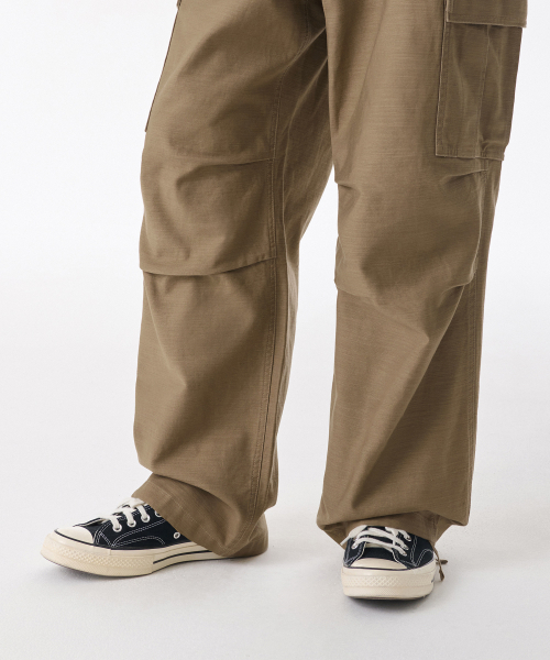 MUSINSA STANDARD（ムシンサスタンダード）の「ホワイトサテンパラシュートカーゴパンツ [サンドベージュ]（その他パンツ・メンズ・その他・38/36/34/32/30/31/33/26/27/28/29）」の9枚目の写真