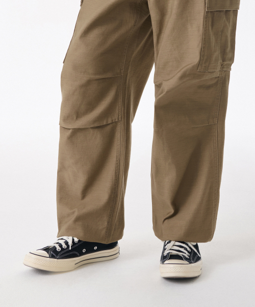 MUSINSA STANDARD（ムシンサスタンダード）の「ホワイトサテンパラシュートカーゴパンツ [サンドベージュ]（その他パンツ・メンズ・その他・38/36/34/32/30/31/33/26/27/28/29）」の10枚目の写真