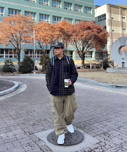 MUSINSA STANDARD（ムシンサスタンダード）の「ホワイトサテンパラシュートカーゴパンツ [サンドベージュ]（その他パンツ・メンズ・その他・38/36/34/32/30/31/33/26/27/28/29）」の12枚目の写真