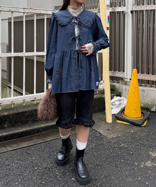 HELLO.SANFRANCISCO（ハローサンフランシスコ）の「【HELLO.SANFRANCISCO/ハローサンフランシスコ】衿付きマーガレット刺繍デニムブラウス（シャツ/ブラウス・レディース・ネイビー/サックスブルー・ONE SIZE）」の7枚目の写真