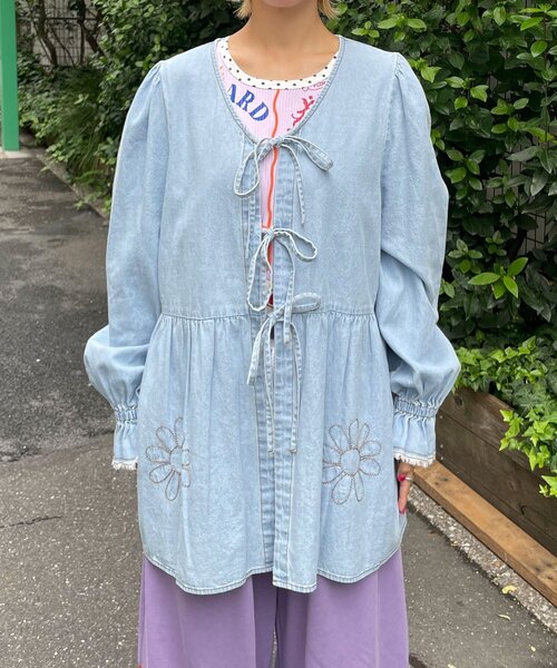 HELLO.SANFRANCISCO（ハローサンフランシスコ）の「【HELLO.SANFRANCISCO/ハローサンフランシスコ】衿付きマーガレット刺繍デニムブラウス（シャツ/ブラウス・レディース・ネイビー/サックスブルー・ONE SIZE）」の22枚目の写真