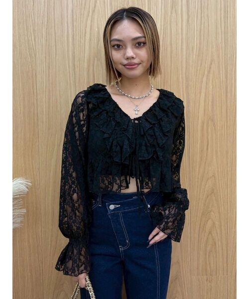 EVRIS（エヴリス）の「フロントリボンレースクロップドシャツ（シャツ/ブラウス・レディース・ブラック/ベージュ・FREE）」の2枚目の写真