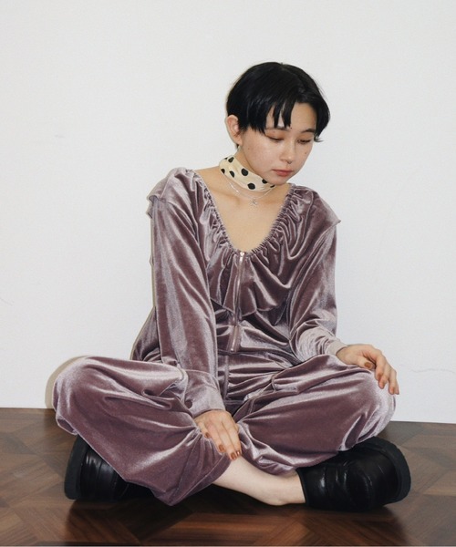 musubore(ムスボレ)の「velours frill rompers / ベロアフリルロンパース(つなぎ/オールインワン・レディース・グリーン/パープル/ブラック・1/0)」の20枚目の写真