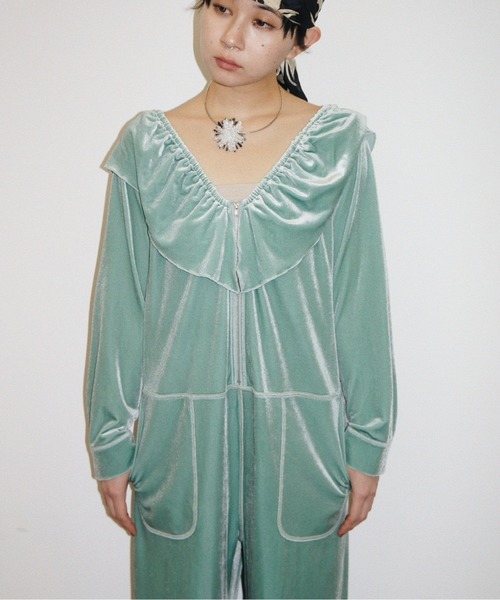 musubore(ムスボレ)の「velours frill rompers / ベロアフリルロンパース(つなぎ/オールインワン・レディース・グリーン/パープル/ブラック・1/0)」の8枚目の写真