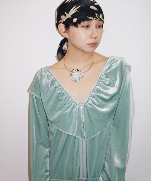 musubore(ムスボレ)の「velours frill rompers / ベロアフリルロンパース(つなぎ/オールインワン・レディース・グリーン/パープル/ブラック・1/0)」の5枚目の写真