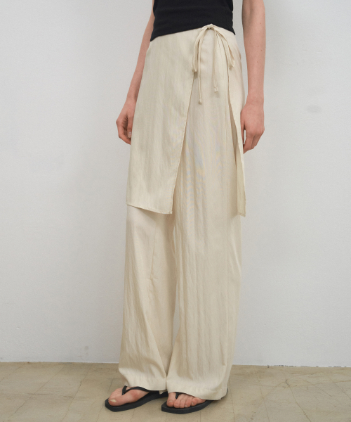 WEDNESDAYOASISFORWOMEN(ウェンズデー オアシス フォー ウーマン)の「デイジーレイヤードラップスカートパンツ_CREAM(W25-PT17)(その他パンツ・レディース・アイボリー・SMALL/MEDIUM)」の2枚目の写真