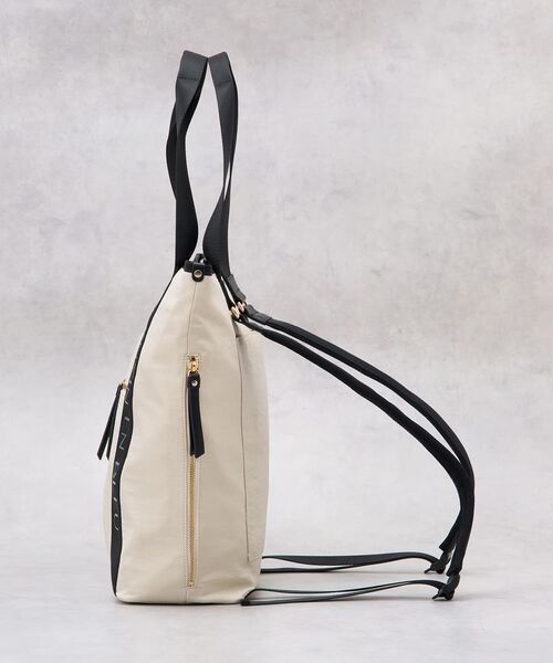 LANVIN en Bleu（ランバンオンブルー）の「ロゴテープ2wayリュック（バックパック/リュック・レディース・ベージュ/ブラック・FREE）」の4枚目の写真