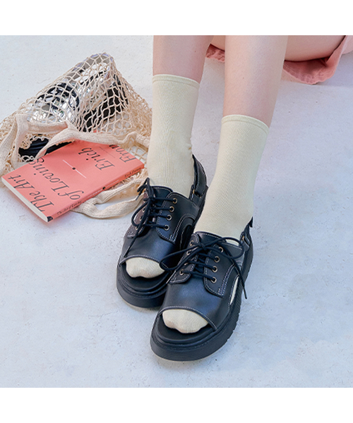 SHOEHI(シューハイ)の「フレイヤレースアップベルクロサンダル(5Colors)_S0545(サンダル・レディース・ホワイト/ブラック/シルバー/ブラック系その他/ベージュ系その他・22.5cm/23cm/23.5cm/24cm/24.5cm/25cm)」の2枚目の写真