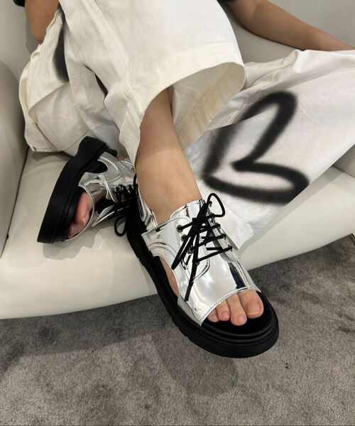 SHOEHI(シューハイ)の「フレイヤレースアップベルクロサンダル(5Colors)_S0545(サンダル・レディース・ホワイト/ブラック/シルバー/ブラック系その他/ベージュ系その他・22.5cm/23cm/23.5cm/24cm/24.5cm/25cm)」の18枚目の写真